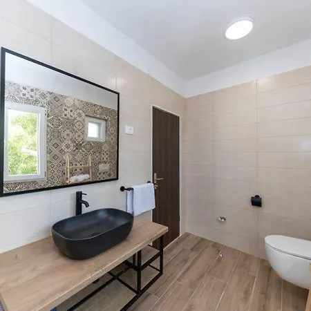 Luxury Penthouse With Jacuzzi And Seaview Apartamento Petrčane