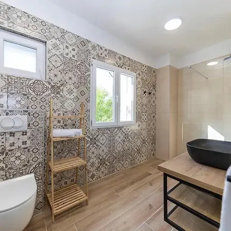 דירה Luxury Penthouse With Jacuzzi And Seaview פטרצ'אנה