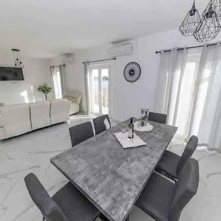 Luxury Penthouse With Jacuzzi And Seaview Apartamento *