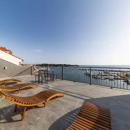 דירה Luxury Penthouse With Jacuzzi And Seaview פטרצ'אנה