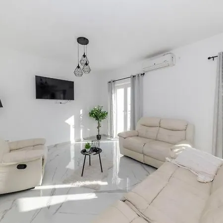 דירה Luxury Penthouse With Jacuzzi And Seaview