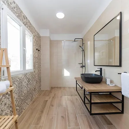 Apartamento Luxury Penthouse With Jacuzzi And Seaview Petrčane