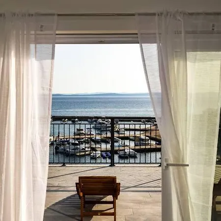 Luxury Penthouse With Jacuzzi And Seaview דירה פטרצ'אנה